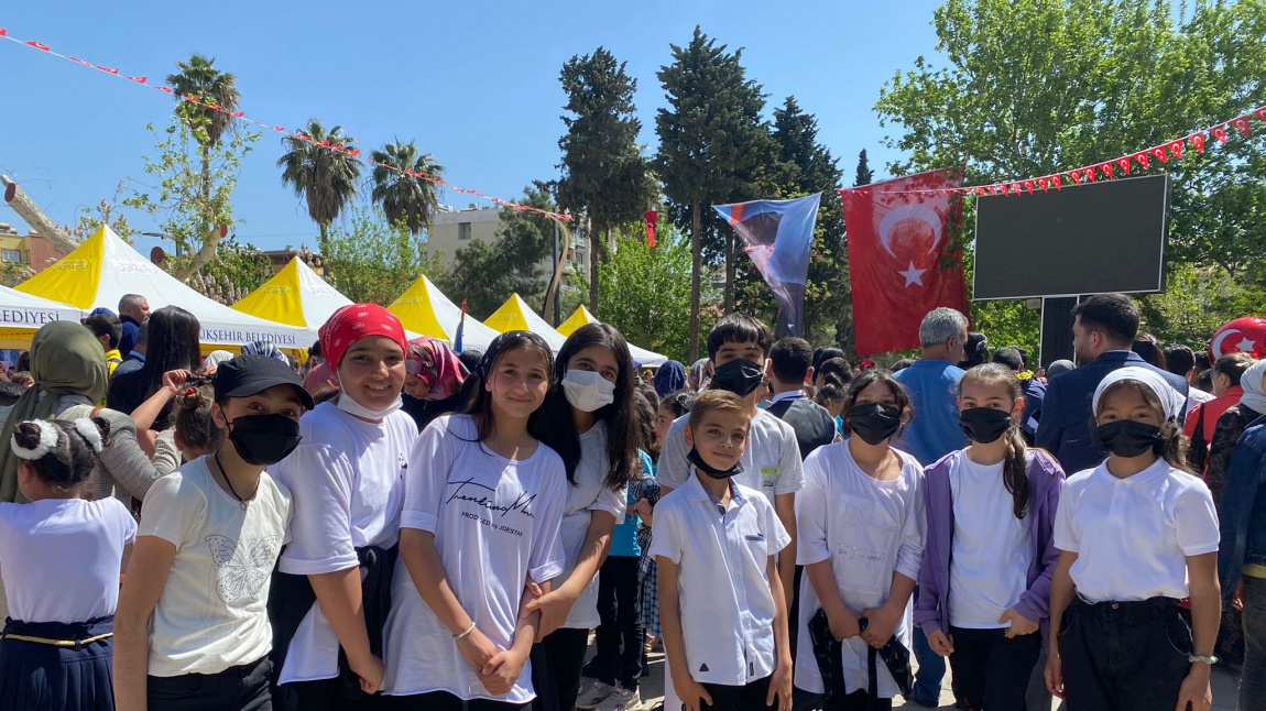 Ali Öztürk Ortaokulu 23 Nisan Kutlamaları İçin Meydanda